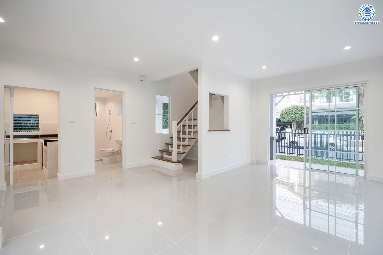 บ้านมือสองตกแต่งใหม่ โครงการ ชัยพฤกษ์2 ราชพฤกษ์-ติวานนท์ เนื้อที่ 54.4 ตร.ว. ฟังก์ชัน 3 ห้องนอน 2 ห้องน้ำ จอดรถได้ 2 คัน บรรยากาศเงียบสงบเป็นส่วนตัว สิ่งอำนวยความสะดวกมากมาย! บนทำเลศักยภาพ หน้าโครงการติดถนนใหญ่ เชื่อมต่อถนนราชพฤกษ์ ใกล้จุดขึ้นทางด่วน "ศรีสมาน"...